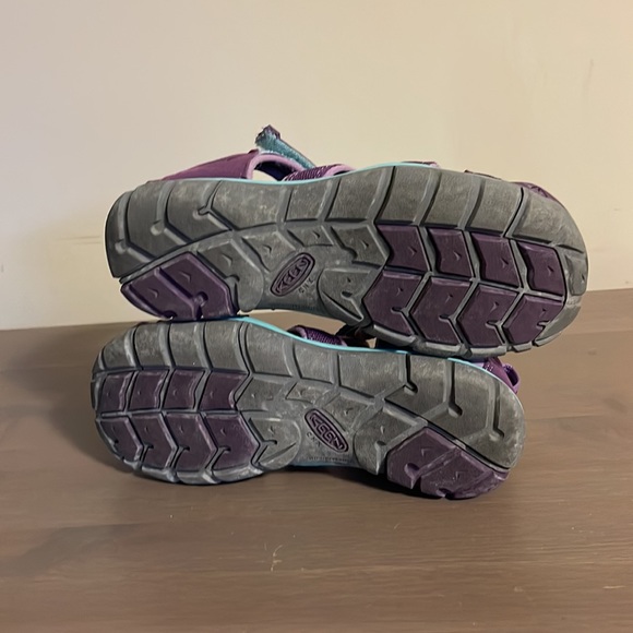 Keen Purple and Grey Ergonomic Hiking Sandals - Girl’s Size 3 - Picture 9 of 10